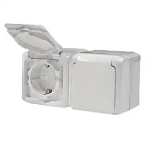 Розетка двухместная Legrand QUTEO, открытый монтаж, с заземлением, с крышкой, со шторками, белый, 782323
